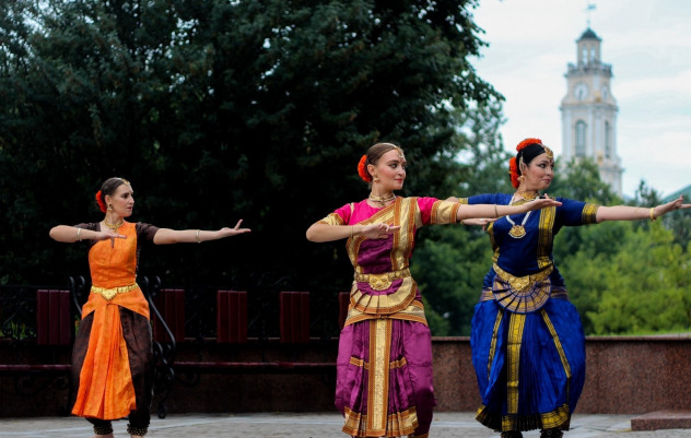 Обучение индийским танцам