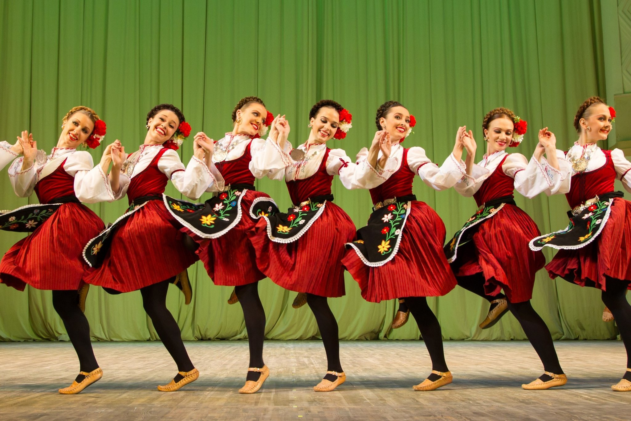 Какая музыка чаще всего используется в русских народных танцах